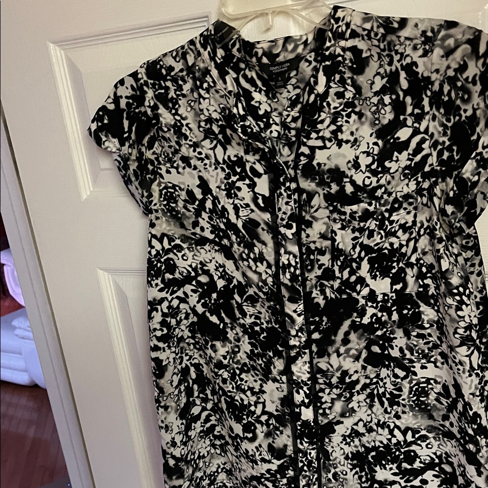 Simply Vera Vera Wang Monochrome Abstract Blouse